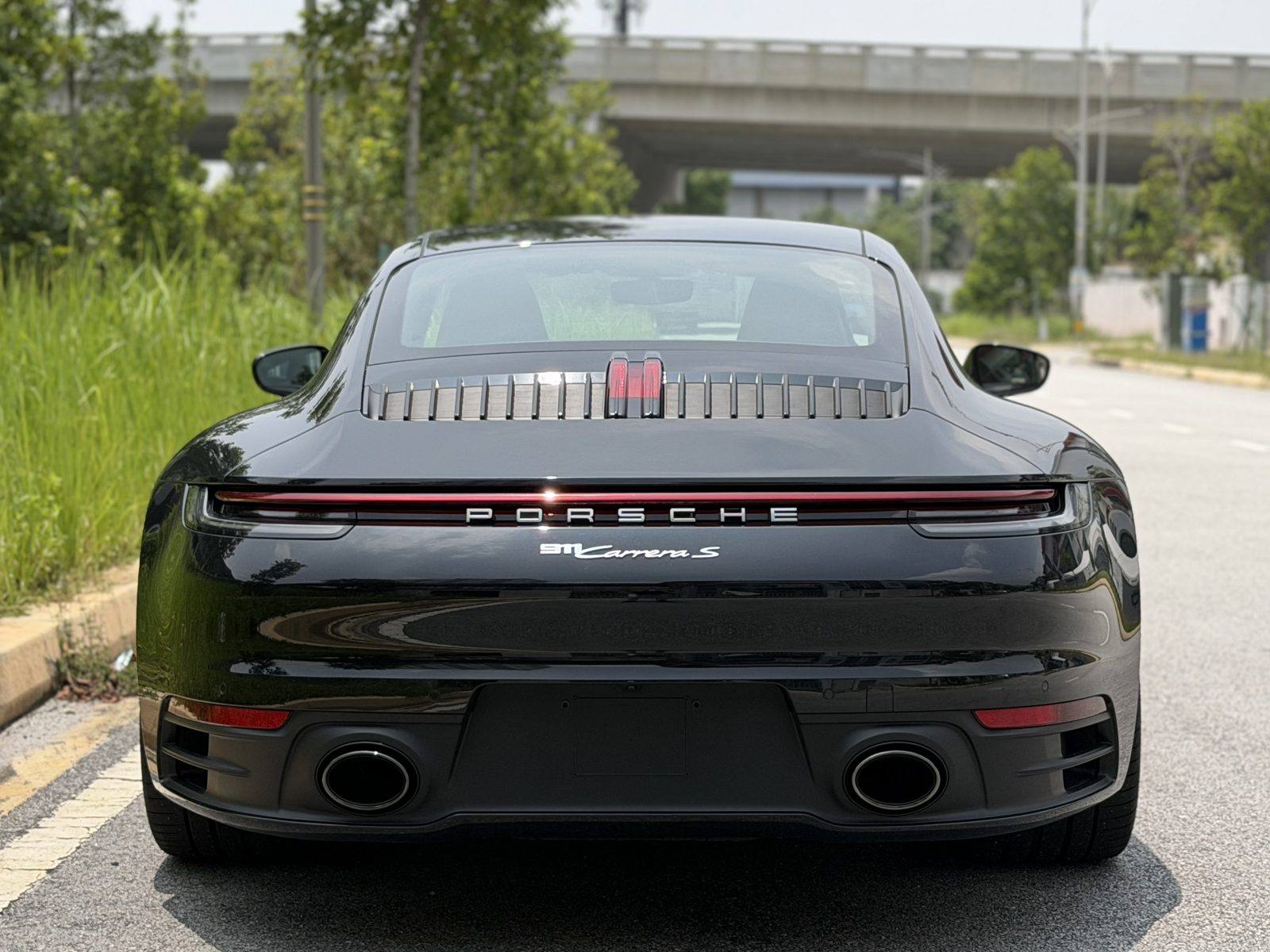 车尾正面